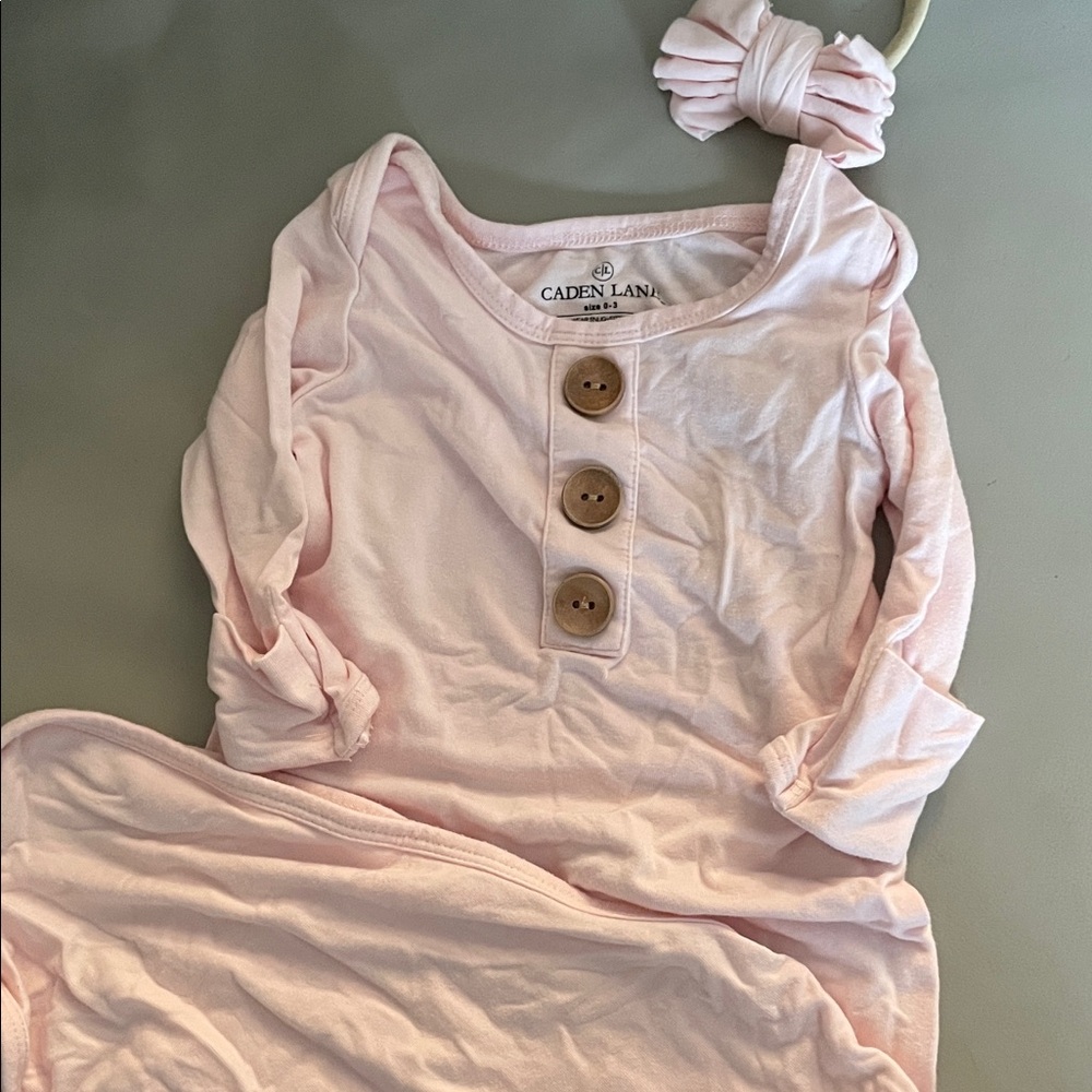 Caden Lane Baby girl gown with bow🩷